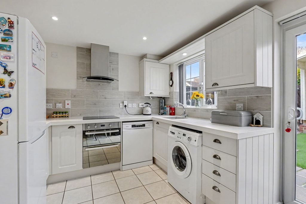 Property photo 2 of 20