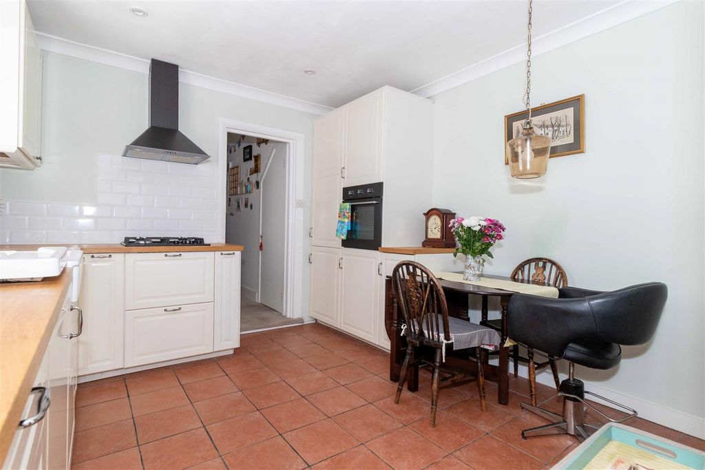 Property photo 3 of 14 Alexandra-06.Jpg