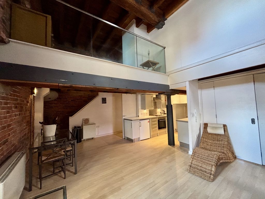 Property photo 3 of 16 Image00006