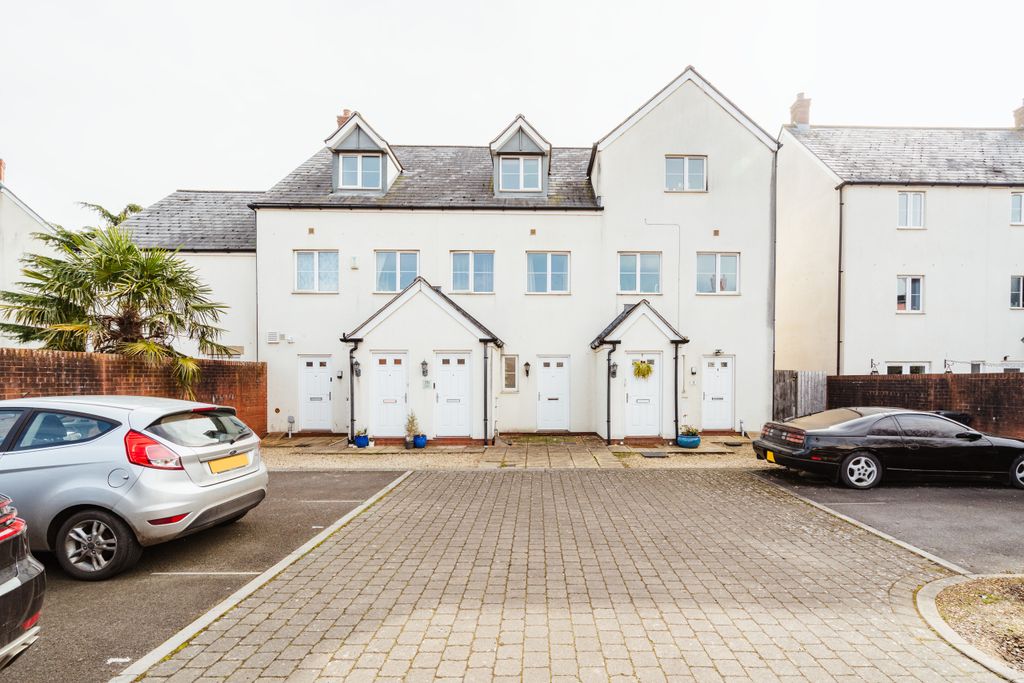 Property photo 2 of 19 4