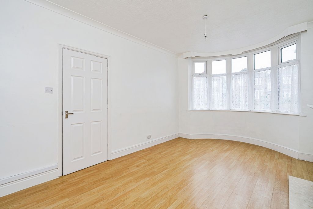 Property photo 3 of 17 Photo