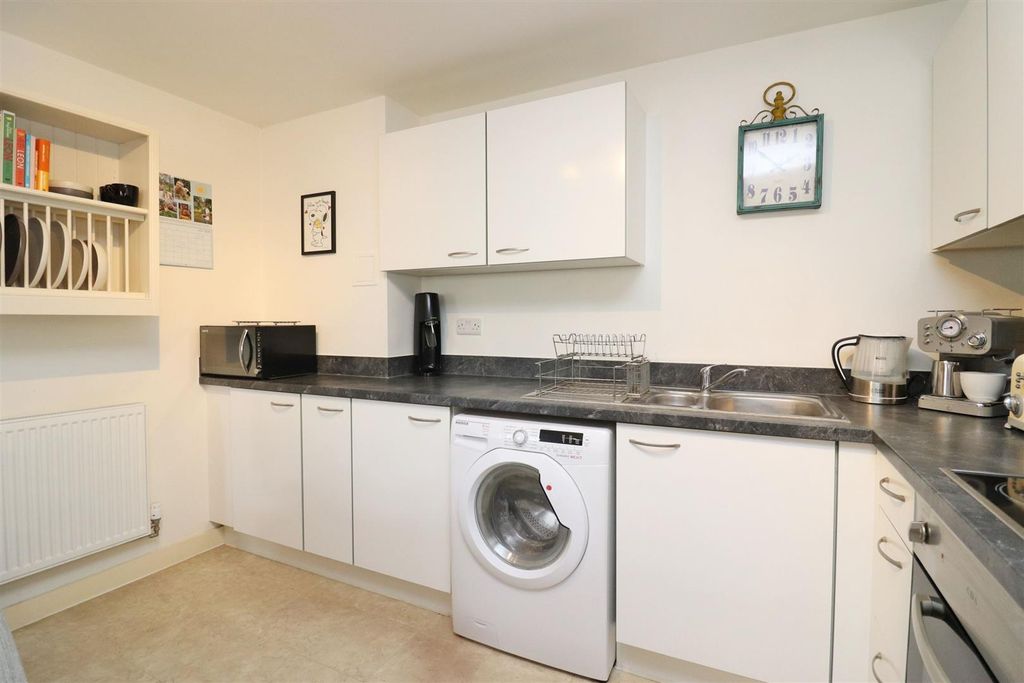 Property photo 3 of 15 Kitchen