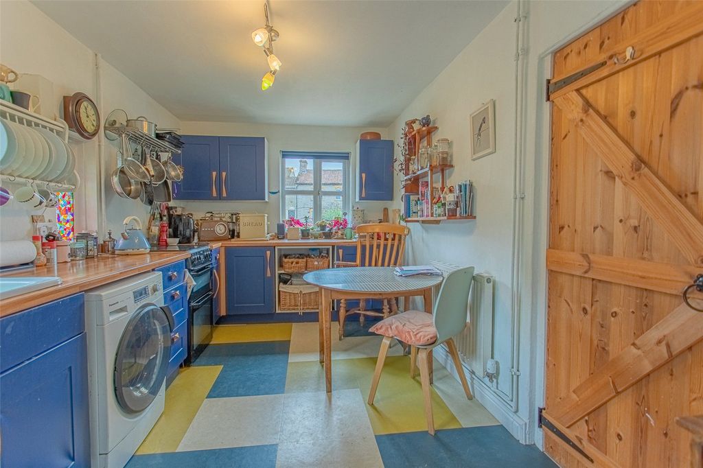 Property photo 2 of 15 Picture No. 18