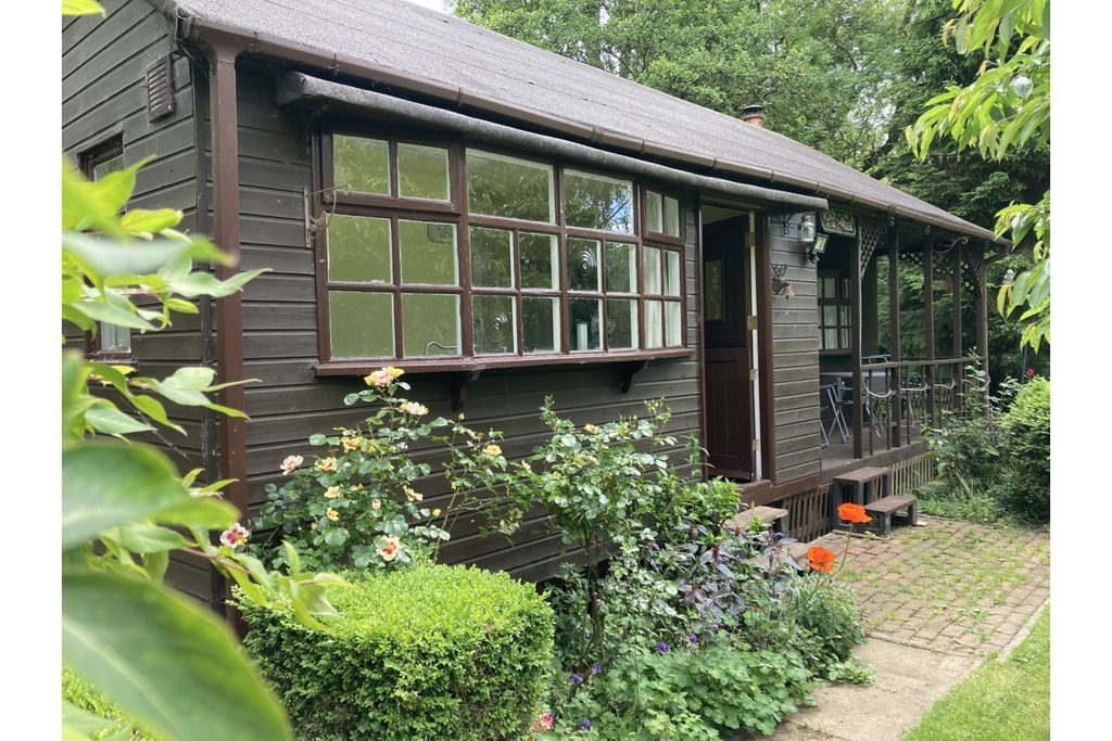 Property photo 2 of 27