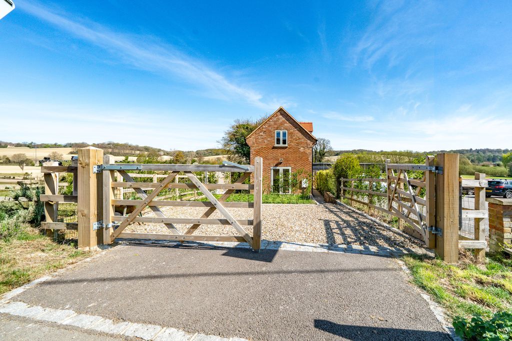 Property photo 1 of 15 Meadow-Cottage-1001