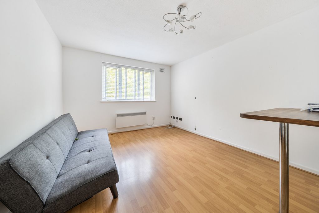 Property photo 2 of 7