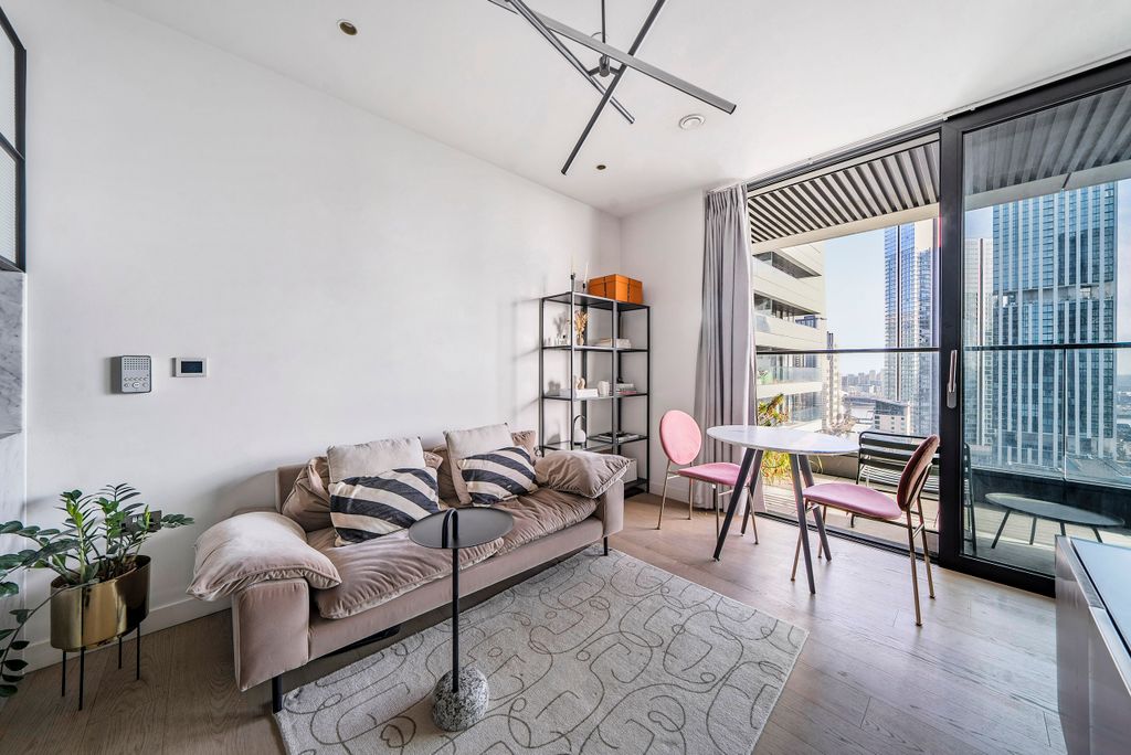 Property photo 3 of 19 Photo 1