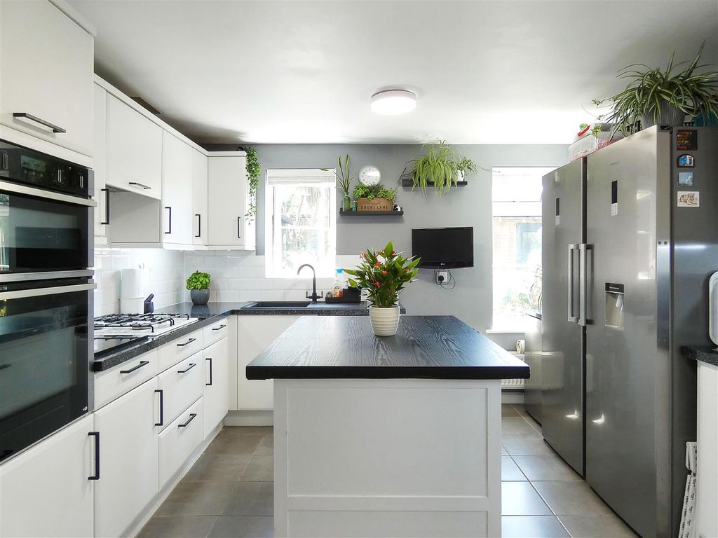 Property photo 2 of 18 Kitchen/Breakfast Room
