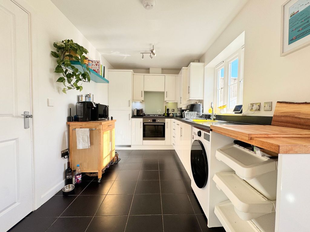 Property photo 2 of 19 Kitchen Diner