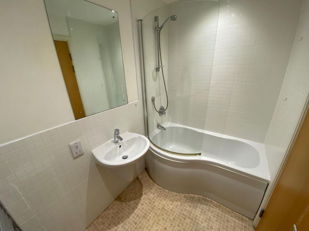 Property photo 3 of 16 Bathroom