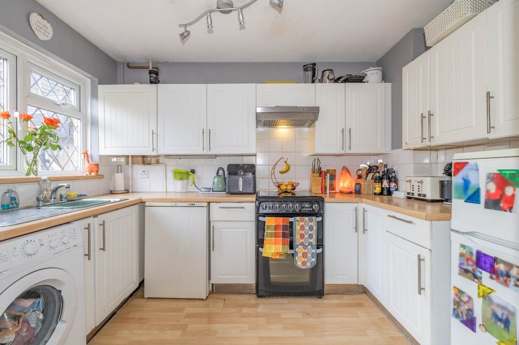 Property photo 3 of 12 Picture 3