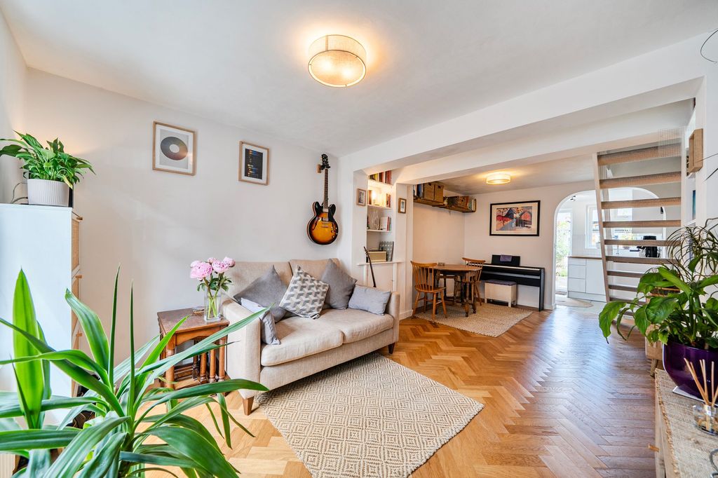 Property photo 2 of 11