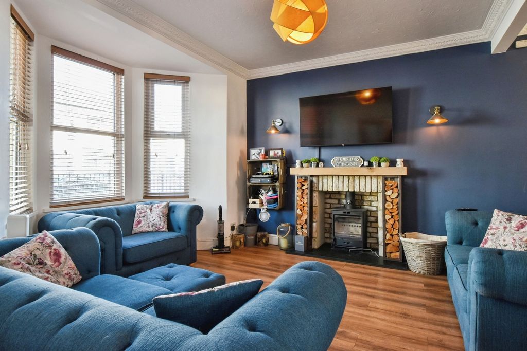 Property photo 3 of 23 Pbox-Img.Jpg