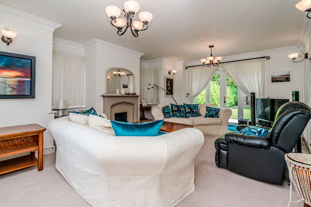 Property photo 3 of 51 Photo 6