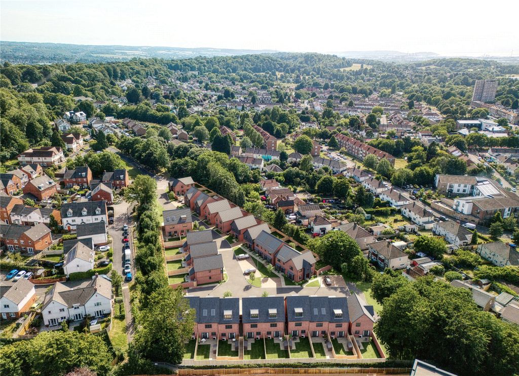 Property photo 3 of 6 Repton Gardens