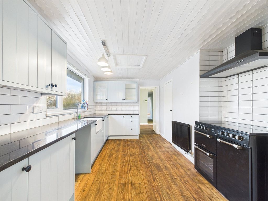 Property photo 3 of 34 Picture No. 17