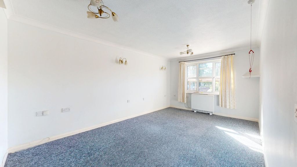 Property photo 2 of 8