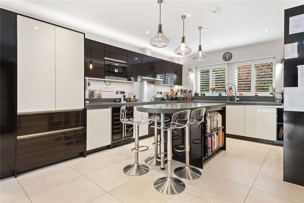 Property photo 3 of 20 Kitchen