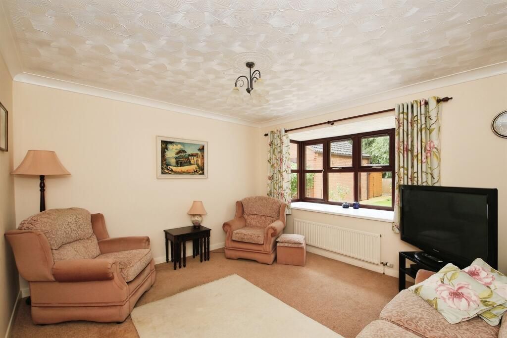 Property photo 3 of 10 Living Room