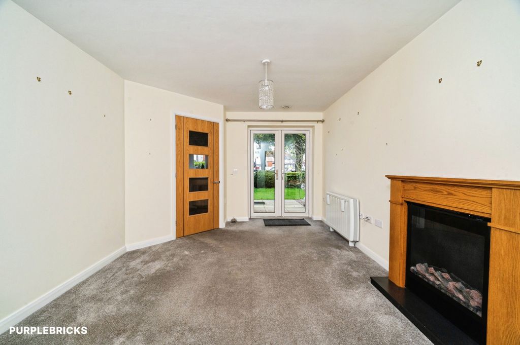 Property photo 1 of 18 Living Room