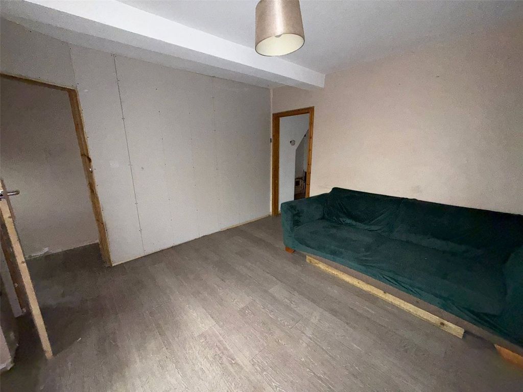 Property photo 2 of 6 Picture No. 11