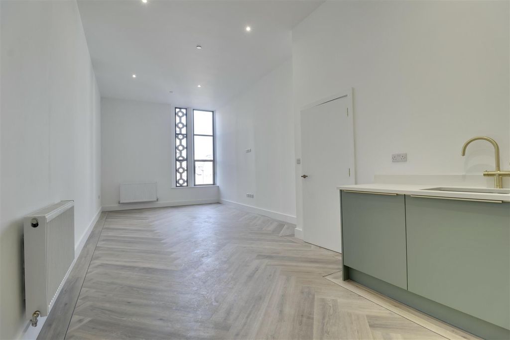 Property photo 3 of 12 D379F70C-Aab3-4B94-84C7-1Dfcc4D3495E_1_201_A.Jpeg
