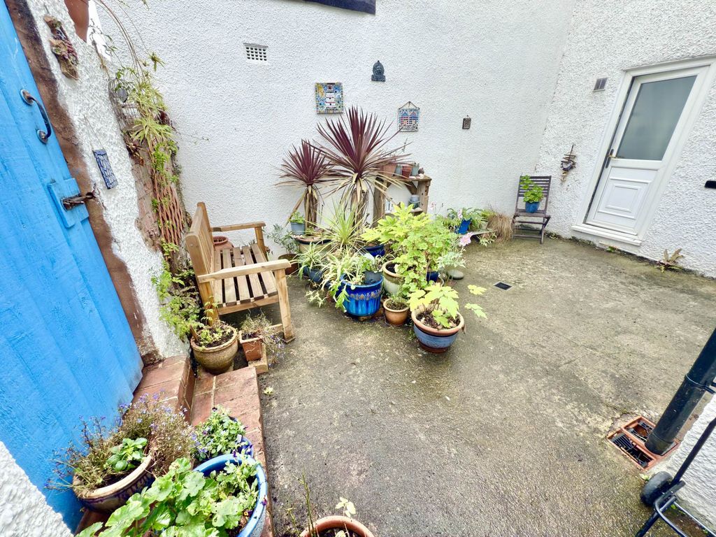 Property photo 3 of 11