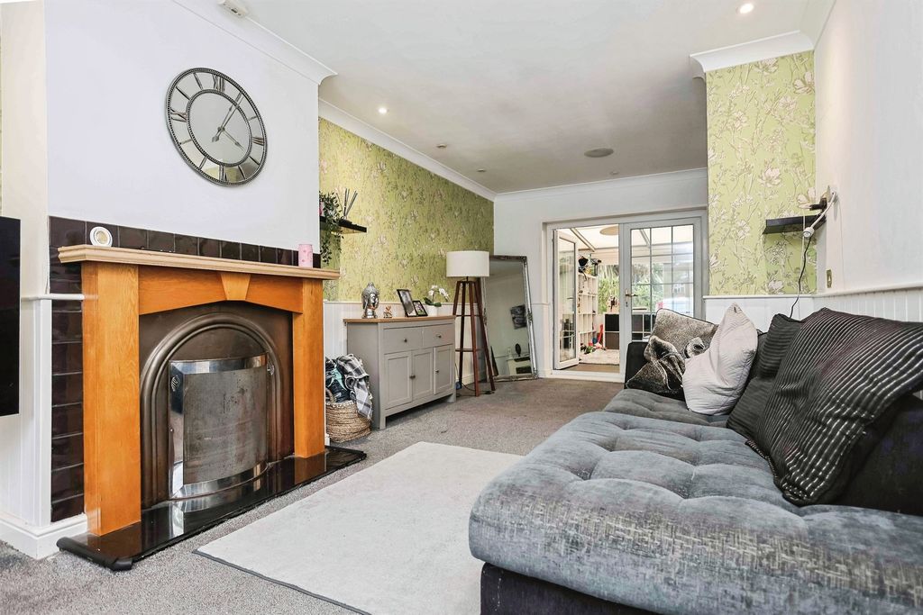 Property photo 2 of 17