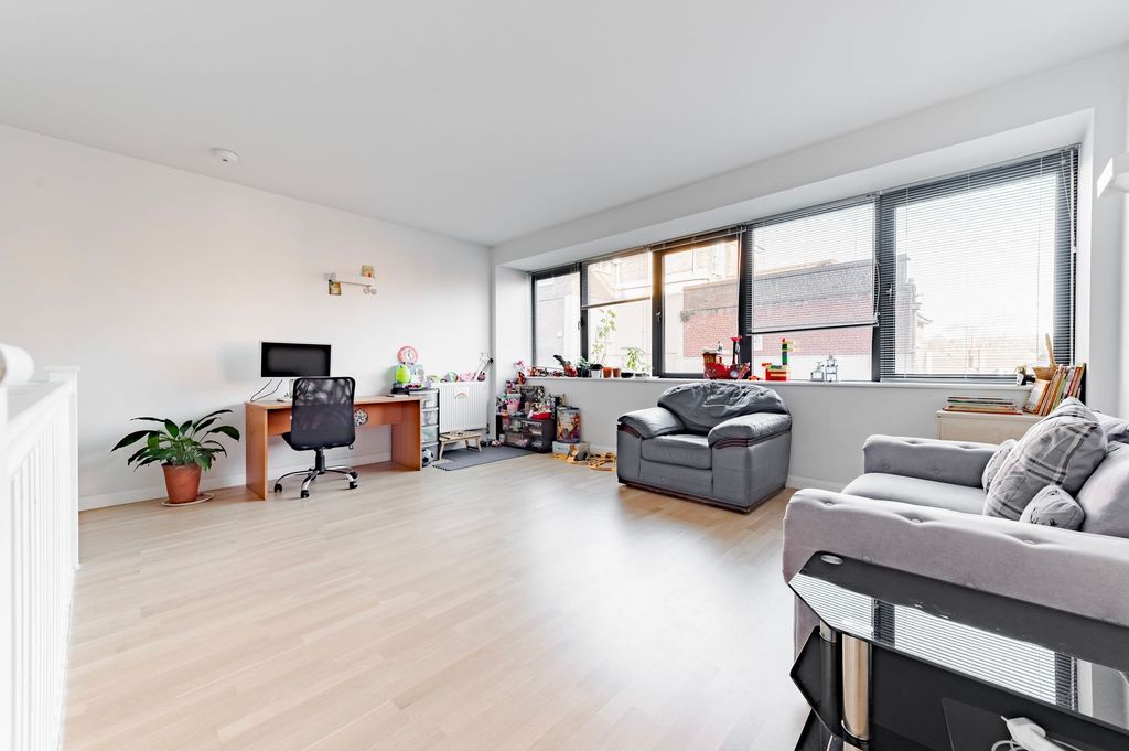 Property photo 3 of 12