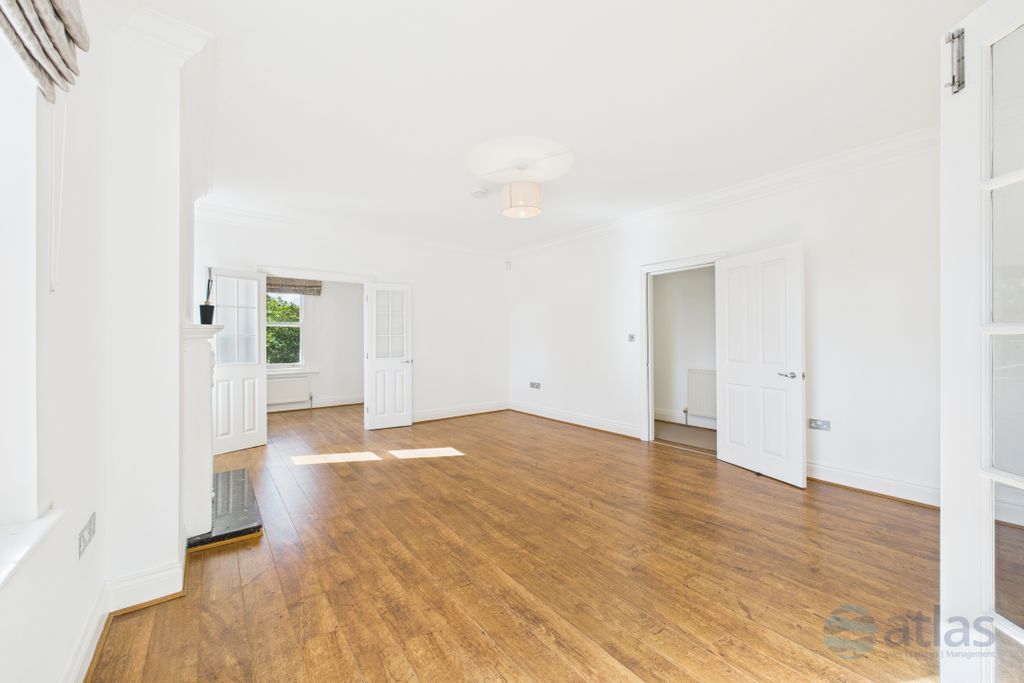 Property photo 2 of 11 Lounge