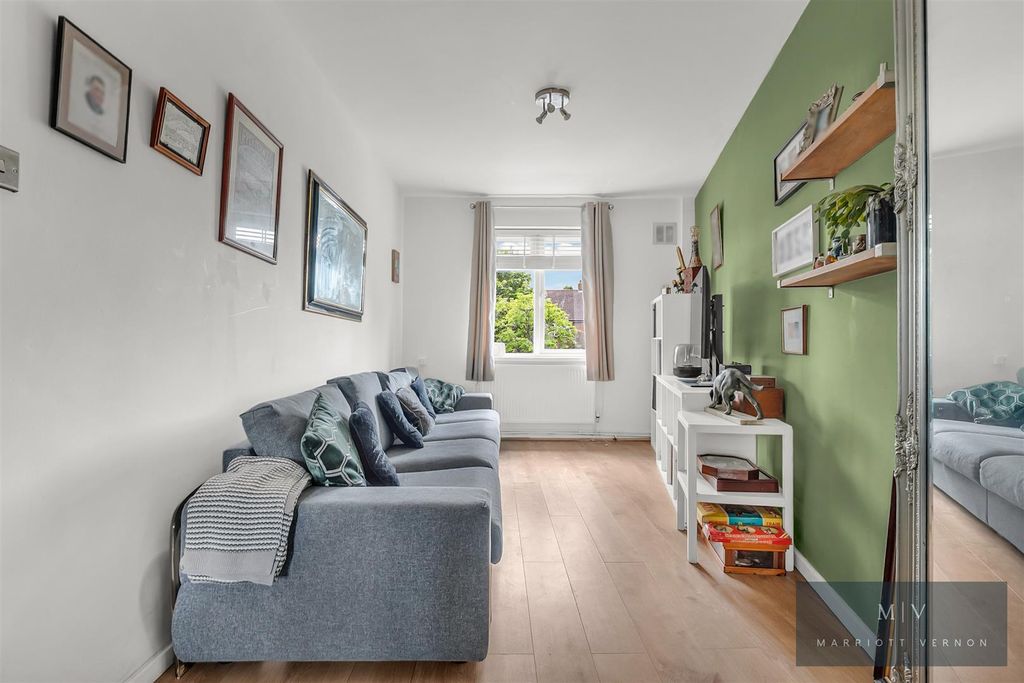 Property photo 3 of 11 Limpsfield Road 367A MV-2.Jpg