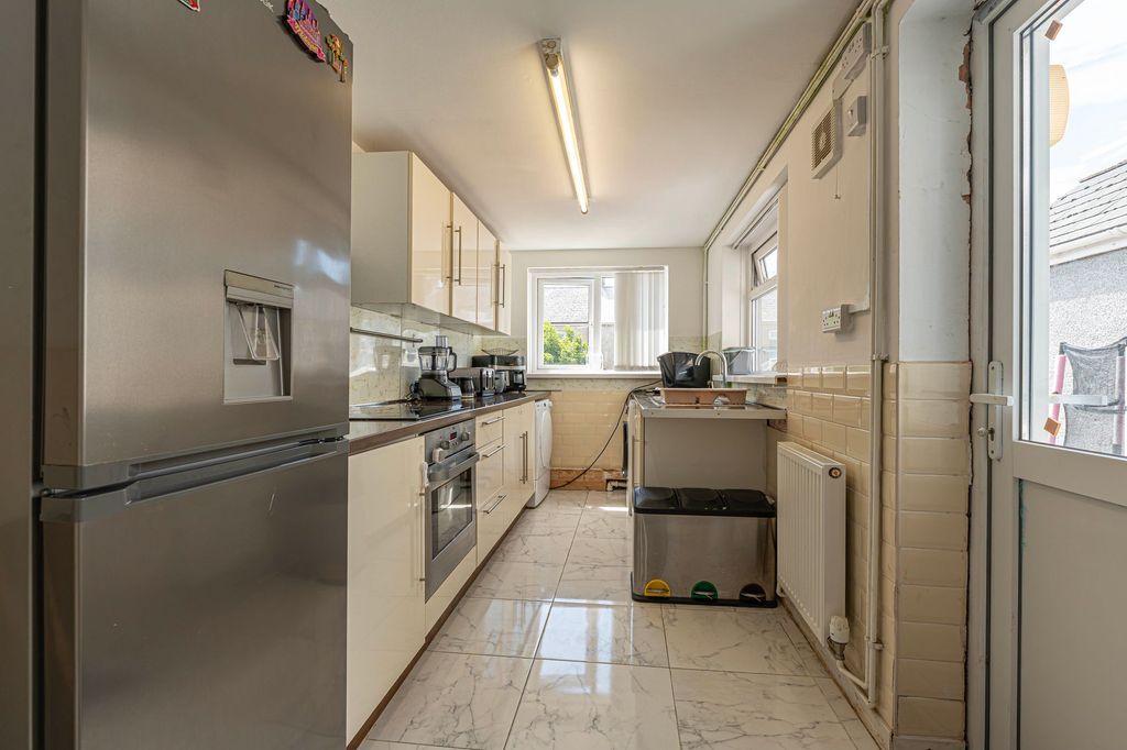 Property photo 2 of 30