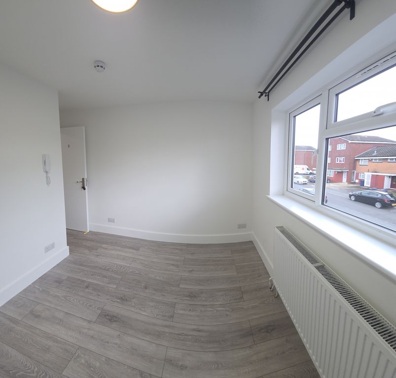 Property photo 2 of 11 Room