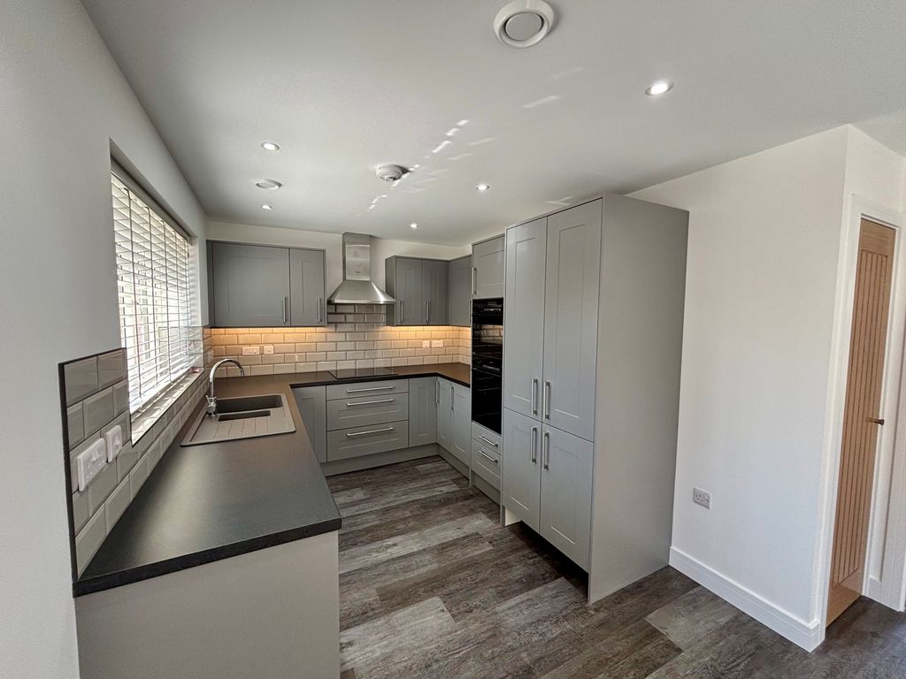 Property photo 1 of 9 View