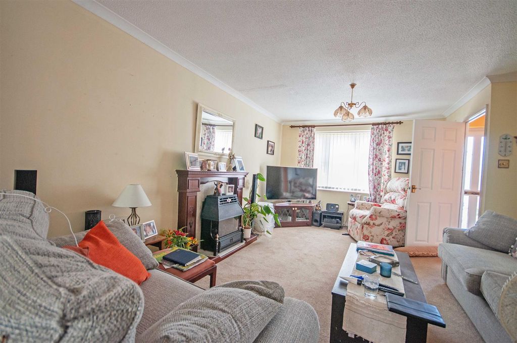 Property photo 2 of 16 L.Jpg
