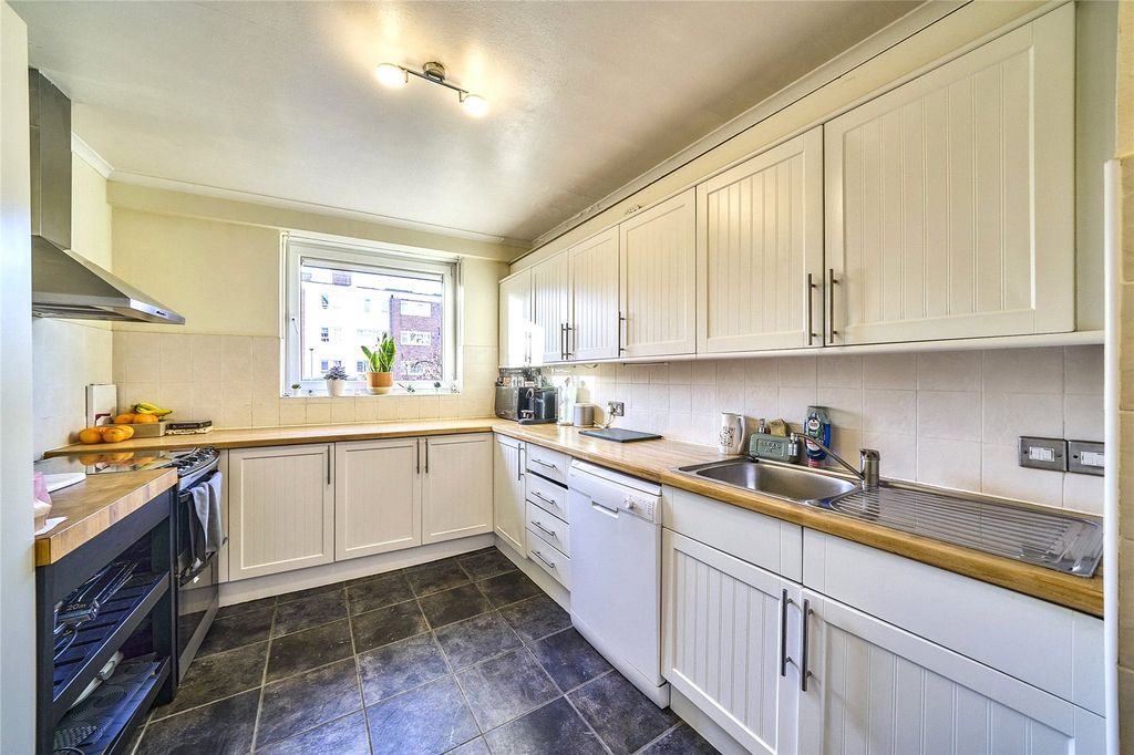 Property photo 3 of 14 Kitchen