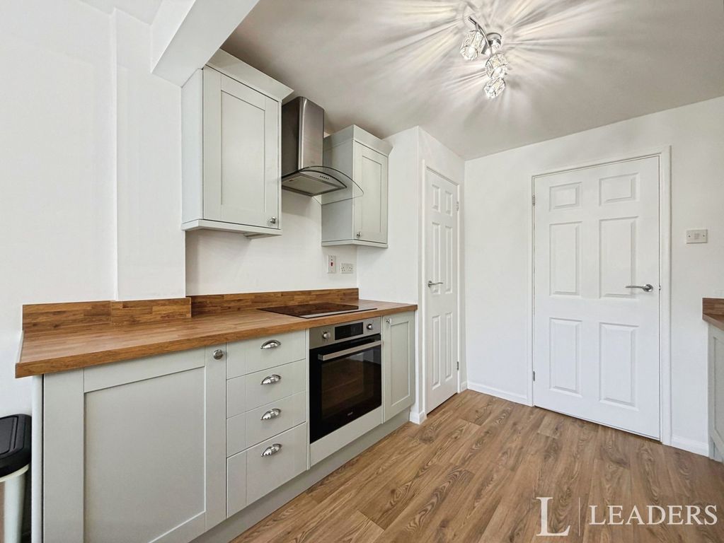 Property photo 2 of 11 Kitchen