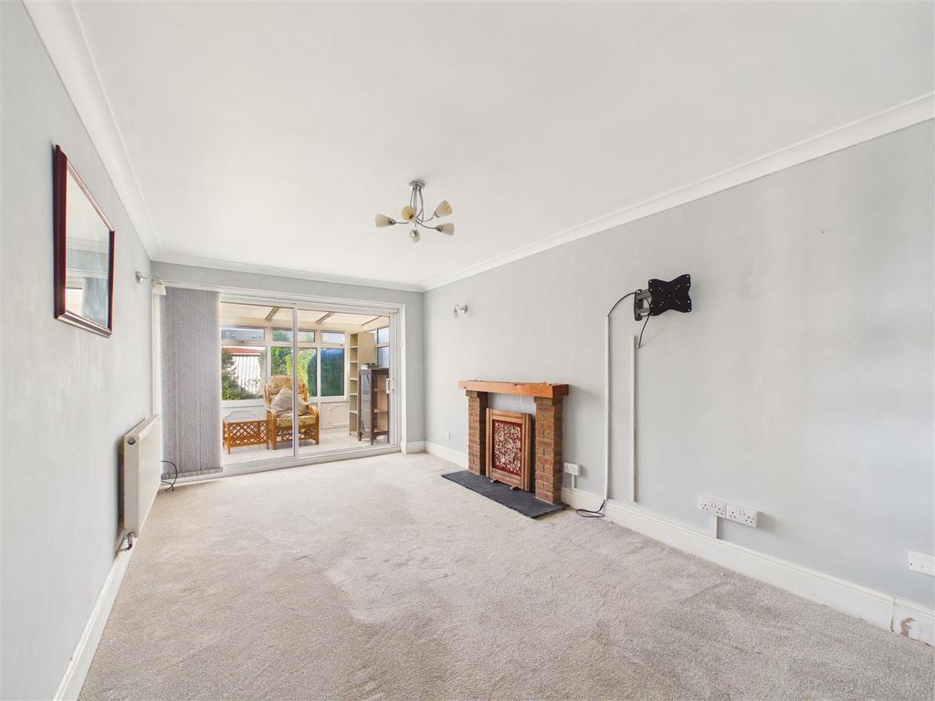 Property photo 2 of 13 Cam03303G0-Pr0350-Still004.Jpg