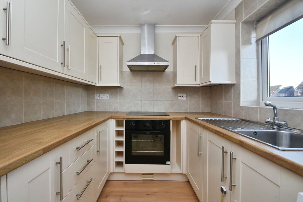 Property photo 3 of 17 36Thechase002