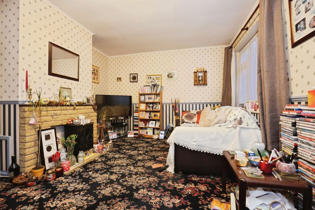 Property photo 2 of 16