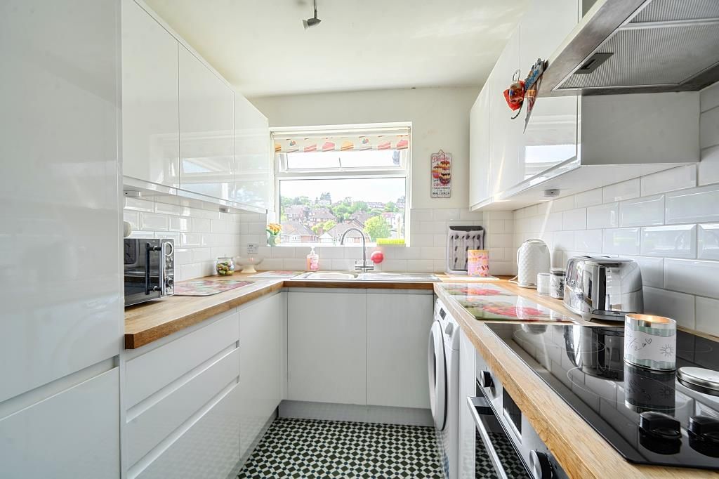Property photo 3 of 18 Kitchen