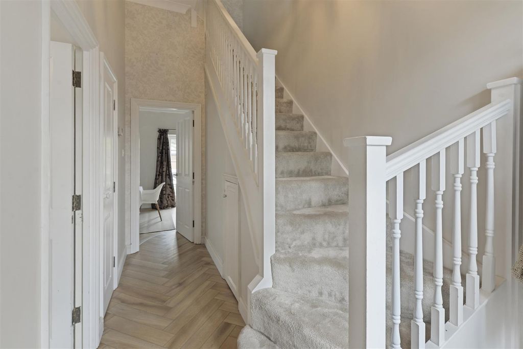 Property photo 3 of 17 02.