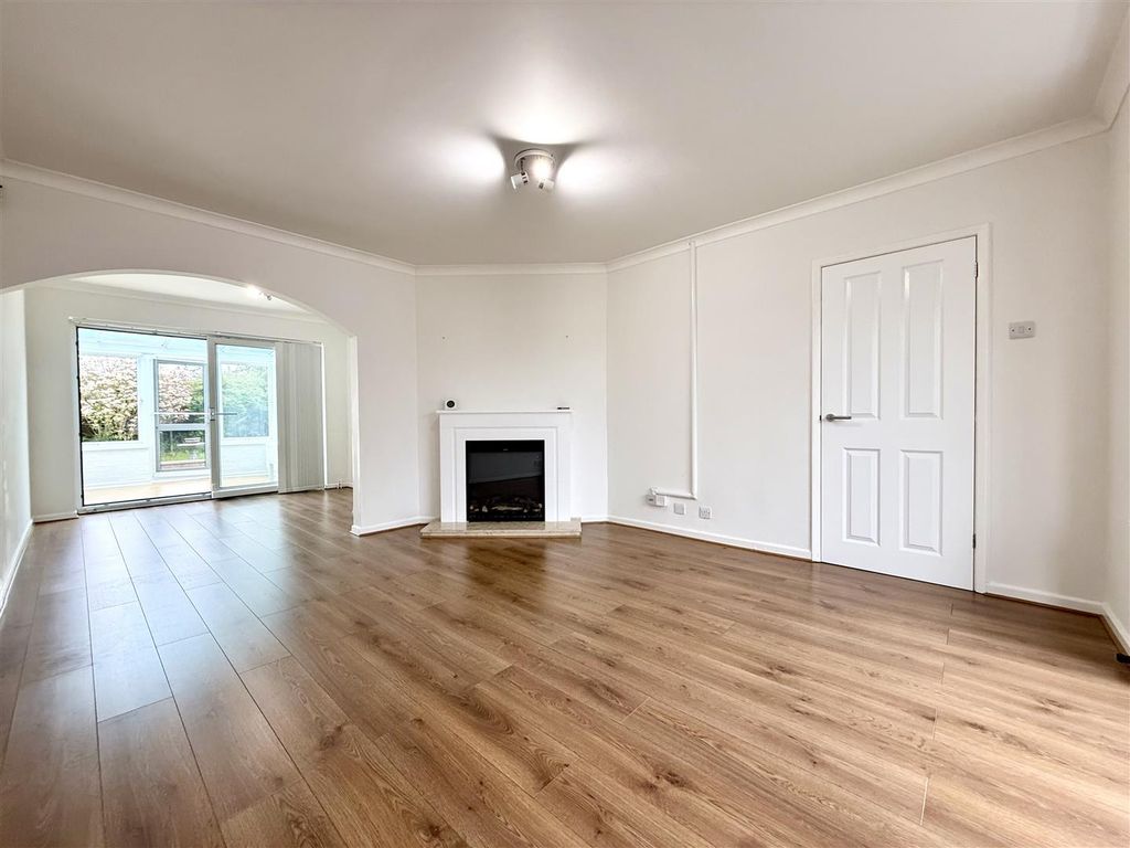 Property photo 2 of 21 2