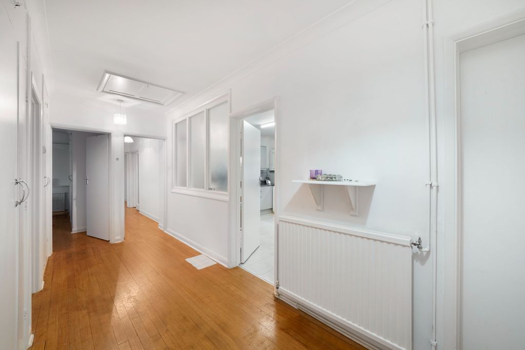 Property photo 2 of 12 5184892