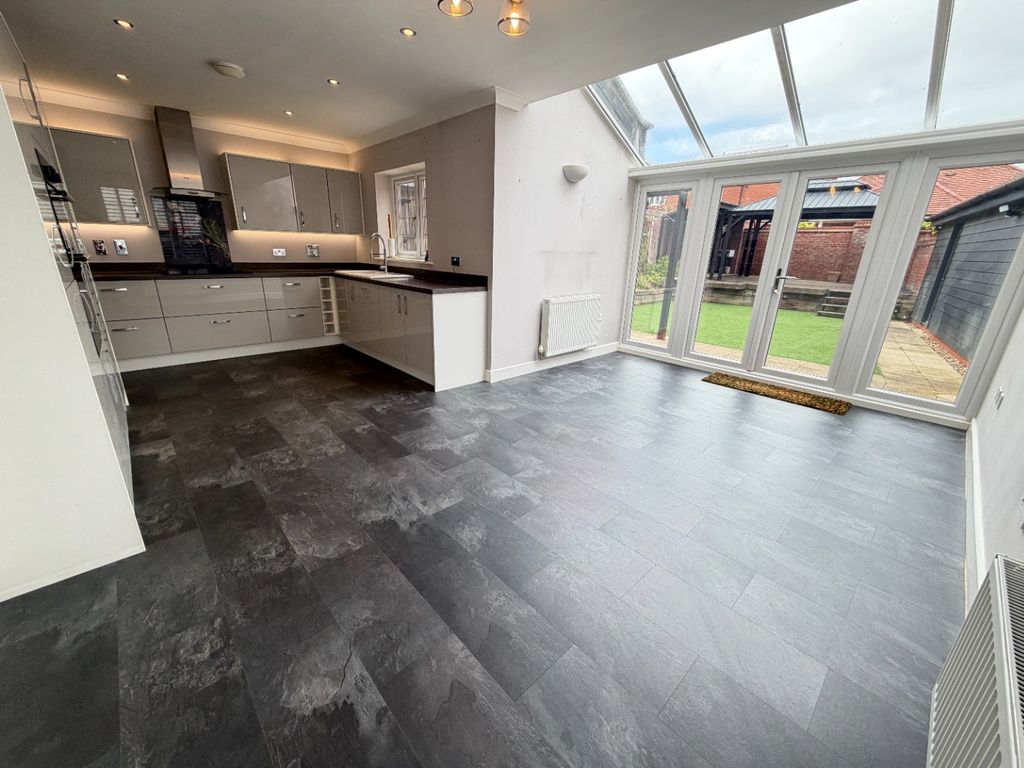 Property photo 2 of 28 5165061