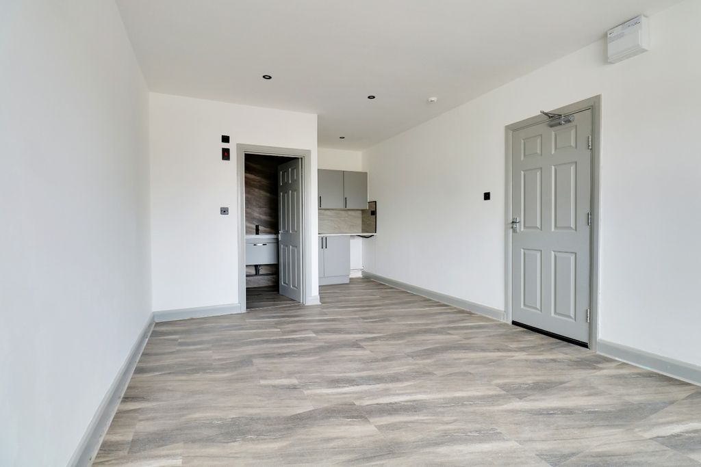 Property photo 2 of 5 5152102