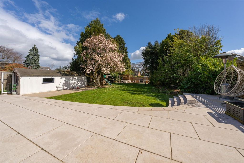 Property photo 3 of 35