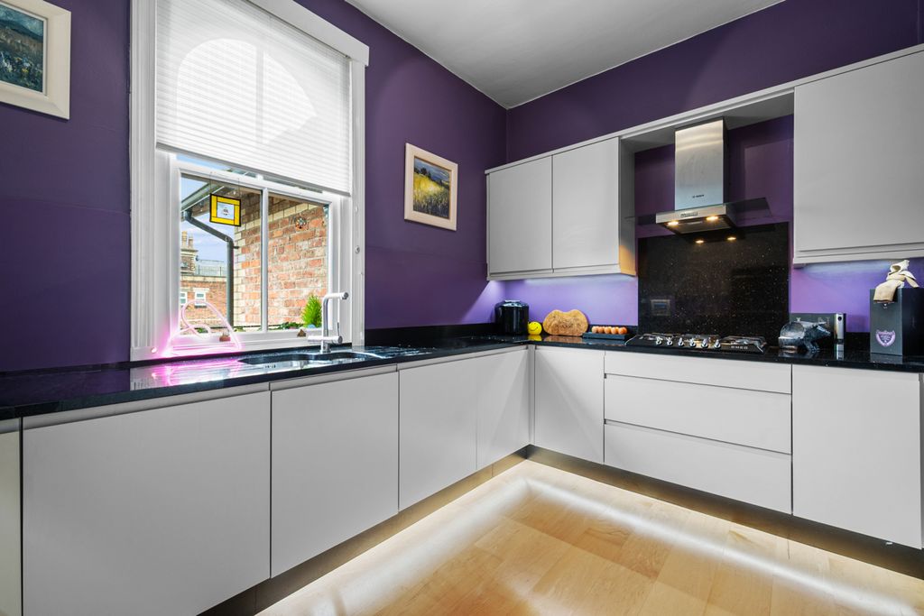 Property photo 3 of 16 Kitchen