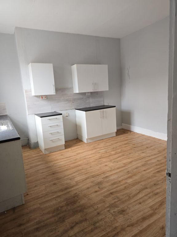 Property photo 3 of 13 766Ba452-Db92-4Ced-A120-4c4B9Ed4E3d9