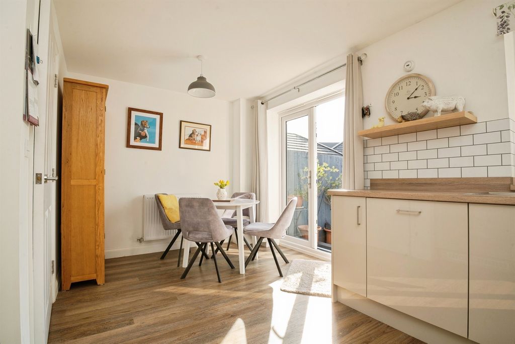 Property photo 3 of 24